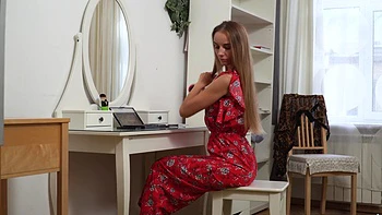 A hot solo action with a wet and shaved pussy