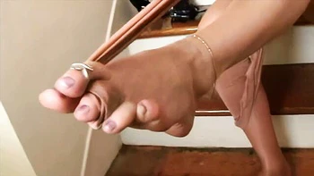 Beautiful mature blonde Dana Divine is wearing her sexy nylons