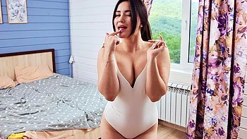 Good masturbation session with a busty brunette Amelia Ost