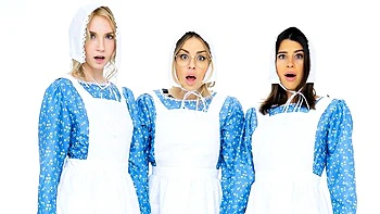 Kylie Rocket and Anna Claire Clouds are enjoying dick-riding