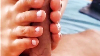 Good close-up footjob session with a long-legged girlfriend