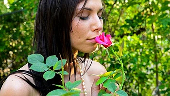 Outdoor masturbation with a busty long-legged model Aidra Fox