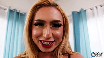 Bubbly Paradise - petite video - Grooby Girls