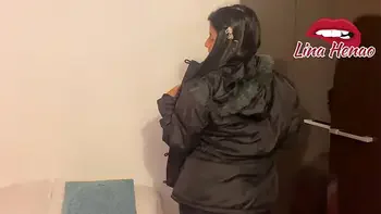 Exhibitionism - I'm a very naughty bitch so I take advantage of the fact that I'm going on a plane to masturbate until I squirt