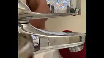 Spy a fit girl when she have a great orgasm in the shower