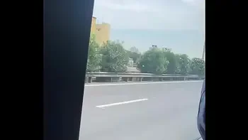 Chico me muestra su pija en autobús y me resisto para no chapársela