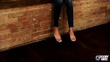 Flattering bunny - long legs clip - Grooby Girls