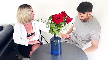 Lena finds an arrangement in her own way... - Jacquie et Michel TV