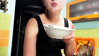 JuliaCrown - Disgust food cooking nasty Strudel