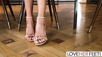 Veronica Leal's Hardcore Foot Worship Blowjob