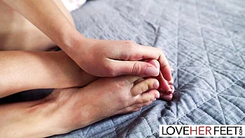 Sirena Milano's Hot Foot Worship