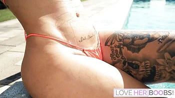 Blondie Bombshell Fucked Hard on Her Big Ass