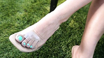 Jasmine Sherni’s Petite Feet Get Kinky Footjob