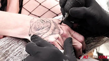 Leah's hot tattooed milf gets ass fucked