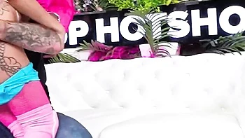 Notable Nade Nasty and Ravyn Alexa's handjob dirt