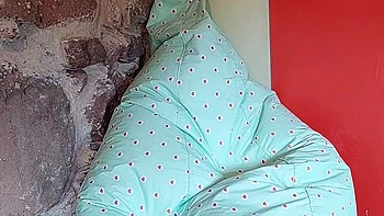 Naked amateur webcam girl fingering her pussy live on camera