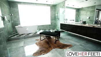 Millie Morgan and Savvy Suxx worship feet with big tits