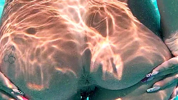 Amateur teen fucked outdoors