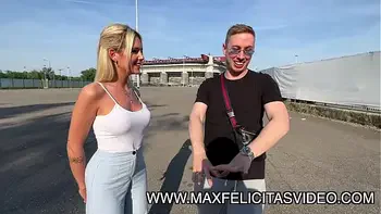 VENTENNE ITALIANA GIULIA VANERI FA UN MEGA POMPINO A MAX FELICITAS CHE SBORRA TANTISSIMO