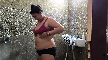Puja Bhabhi Hardcore Blowjob & Creampie in Bathroom