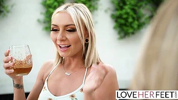 Anya Olsen & Chloe Temple Worship Sexy Feet in Milan