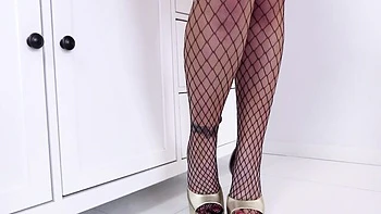 Big-Tit Polish Brunette Masturbates in Stockings