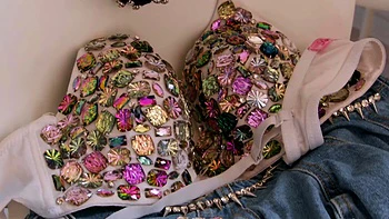 Horny Cougar Enjoys Her Passionate Scene