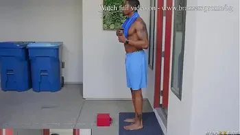 Breakup Gift - Mona Azar / Brazzers  / stream full from www.brazzers.promo/bg