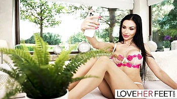 Sasha and Samantha's Sexy Footjob Fetish