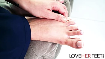 Gal Ritchie’s footjob JOI session