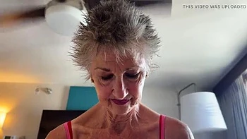 Close-Up MILF Handjob & Cowgirl Fuck