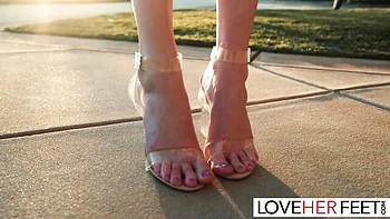 Hayley’s Kinky Footjob and Foot Worship