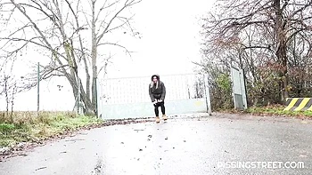 Naomi Bennet Outdoor Pissing Fetish