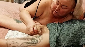 Zona901 Stepmom Sucks Cock & Swallows Cum MILF BJ Mouthshot