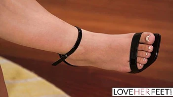 Payton Preslee's Sexy Feet Footjob