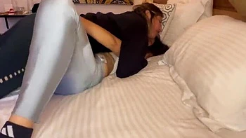 Scarlettandc Lesbians: Latina Girlfriend’s Tight Pussy Fingered & Licked