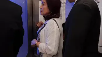 人妻電車～さわられた七十路母～　川畑千代子