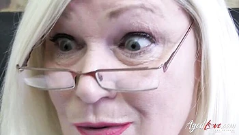 Mature Love: Licking Pussy and Fingering in Pantyhose