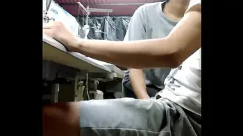 Que miedo me da poner a chupar a mi compañera de trabajo. Mira el video completo y deja tu comentario.