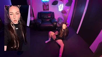 Amateur Aussie femdom licking pussy