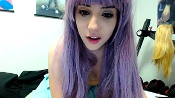 Hot Amateur Teen Masturbates Live for Fans