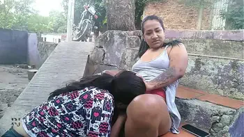 mi hermanastra vino arreglarme las uñas y se excita al verme en minifalda parte 2