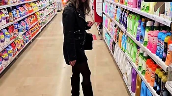 Brunette Babe Sucks His Big Cock In Stockings