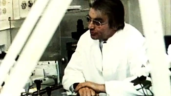 Brunette Milf licks blonde teen