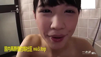 China 中国国产自拍约炮南航空姐白咲碧洗澡中被硬上