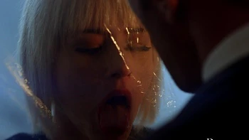 Manuel Ferrara's big dick pleases three blonde babes in a wild threesome
