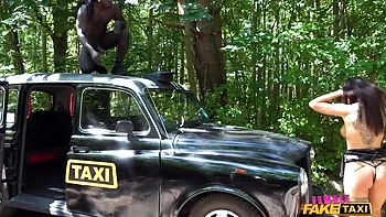 No Way ???? That Babe Sucks His Large Ebony Ramrod When The Traffic Lights Go Red - Viral