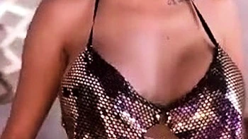 Cute amateur webcam teen girl toying pussy on webcam