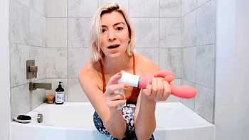 Sexy amateur blonde fingers and toys her wet pussy