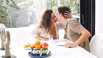 La Paisita Oficial and Brady Bud's hd trailer by Enjoyx